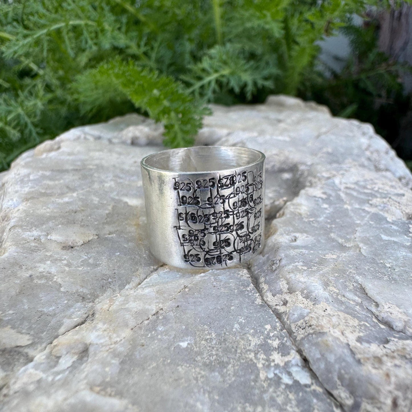 sterling silver 925 pattern ring (size 7.5)