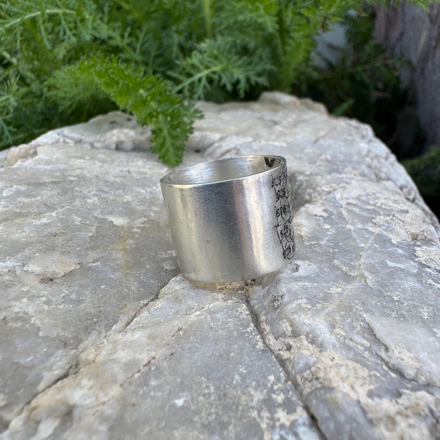 sterling silver 925 pattern ring (size 7.5)