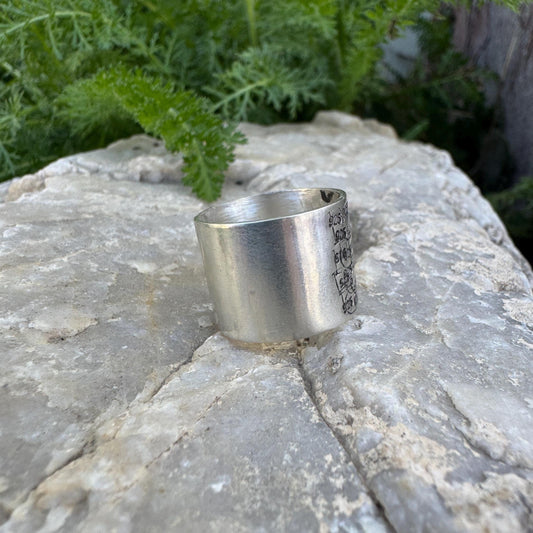sterling silver 925 pattern ring (size 7.5)