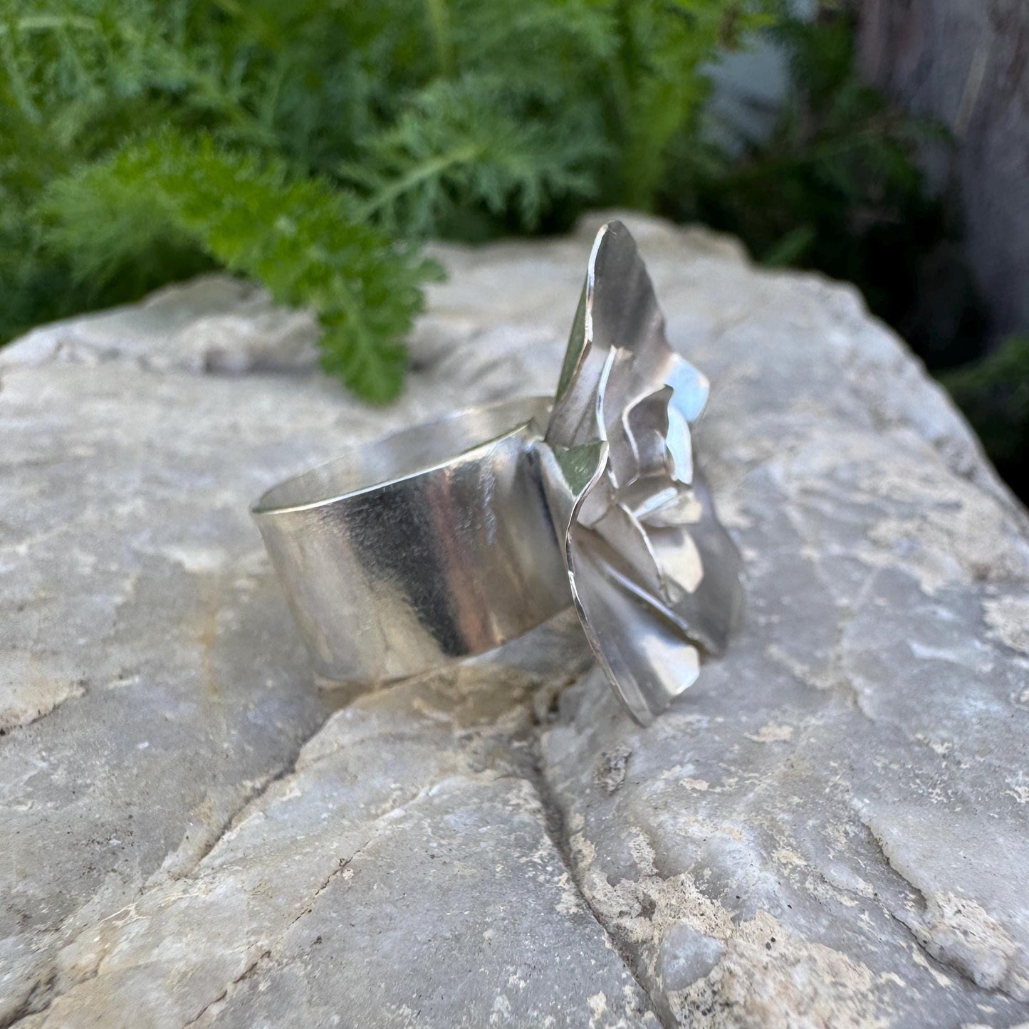 sterling silver large (magnolia-ish) flower ring (size 6)